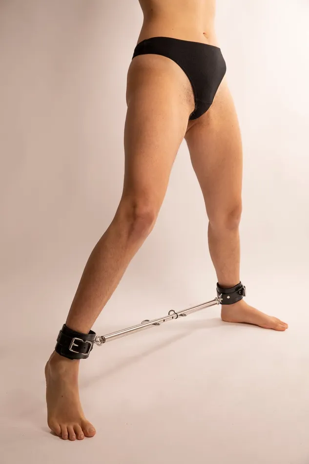 Anal | SCALA Taboom Set Costrittivo Gambe con Cavigliere Nero